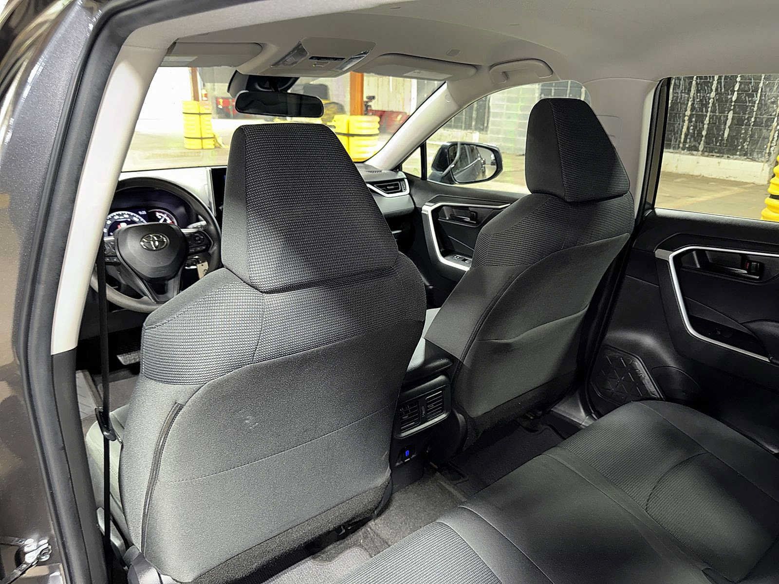 Used 2023 Toyota RAV4 LE AWD/4WD image 26