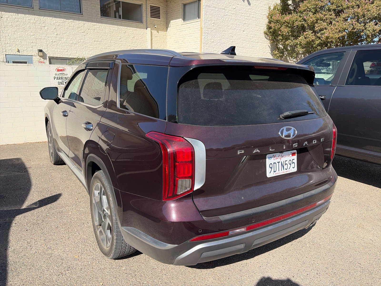 Used 2023 Hyundai Palisade Limited w/ Cargo Package FWD image 2