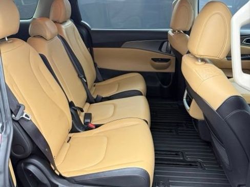 Used 2023 Kia Carnival LX FWD image 54