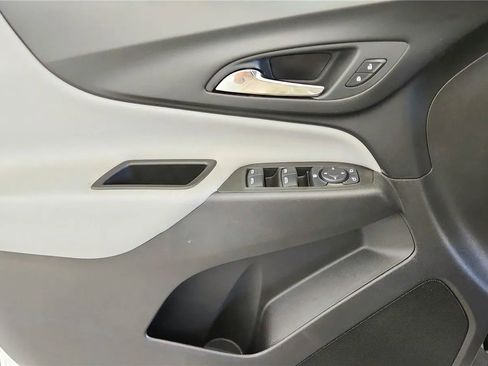 Used 2024 Chevrolet Equinox LS FWD image 31