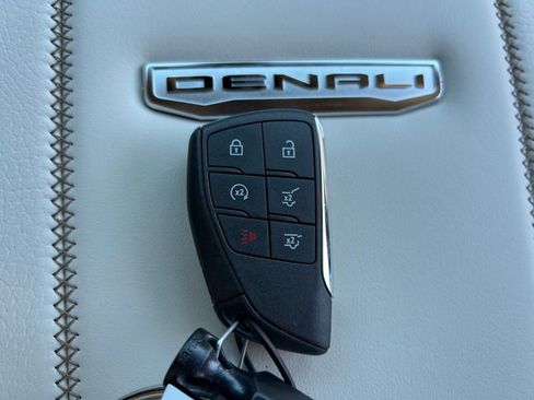 New 2026 GMC Yukon XL Denali w/ Denali Reserve Package image 36