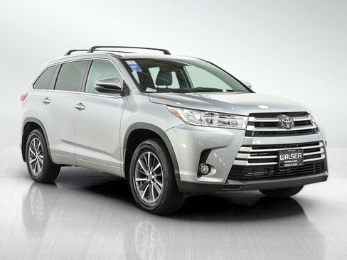 Used 2018 Toyota Highlander XLE AWD/4WD image 8