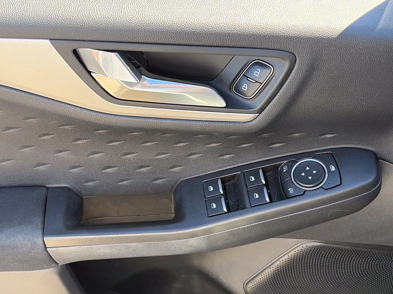 Used 2020 Ford Escape SE FWD image 5