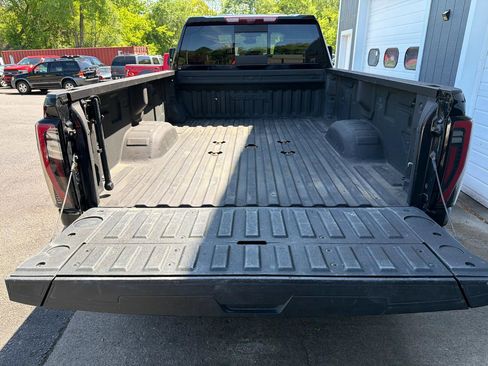 Used 2024 GMC Sierra 3500 AT4 w/ AT4 Premium Plus Package AWD/4WD image 36