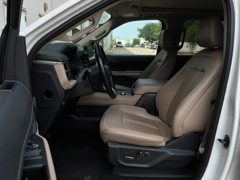 Used 2024 Ford Expedition Max Limited AWD/4WD image 9