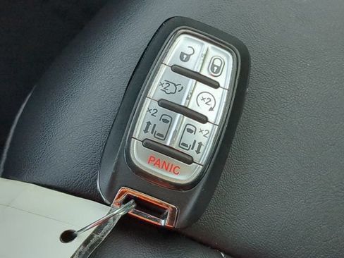 Used 2025 Chrysler Pacifica Select FWD image 28