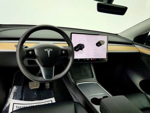 Used 2023 Tesla Model Y AWD image 12