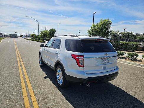 Used 2014 Ford Explorer XLT w/ Equipment Group 202A AWD/4WD image 7