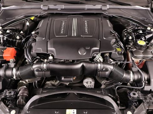 Used 2019 Jaguar XE S image 21