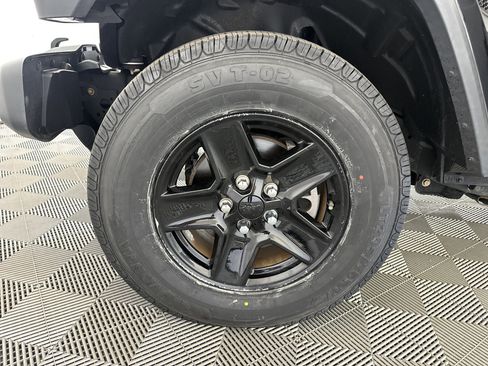 Used 2021 Jeep Gladiator Sport image 13