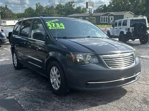 Used 2014 Chrysler Town & Country Touring FWD image 15