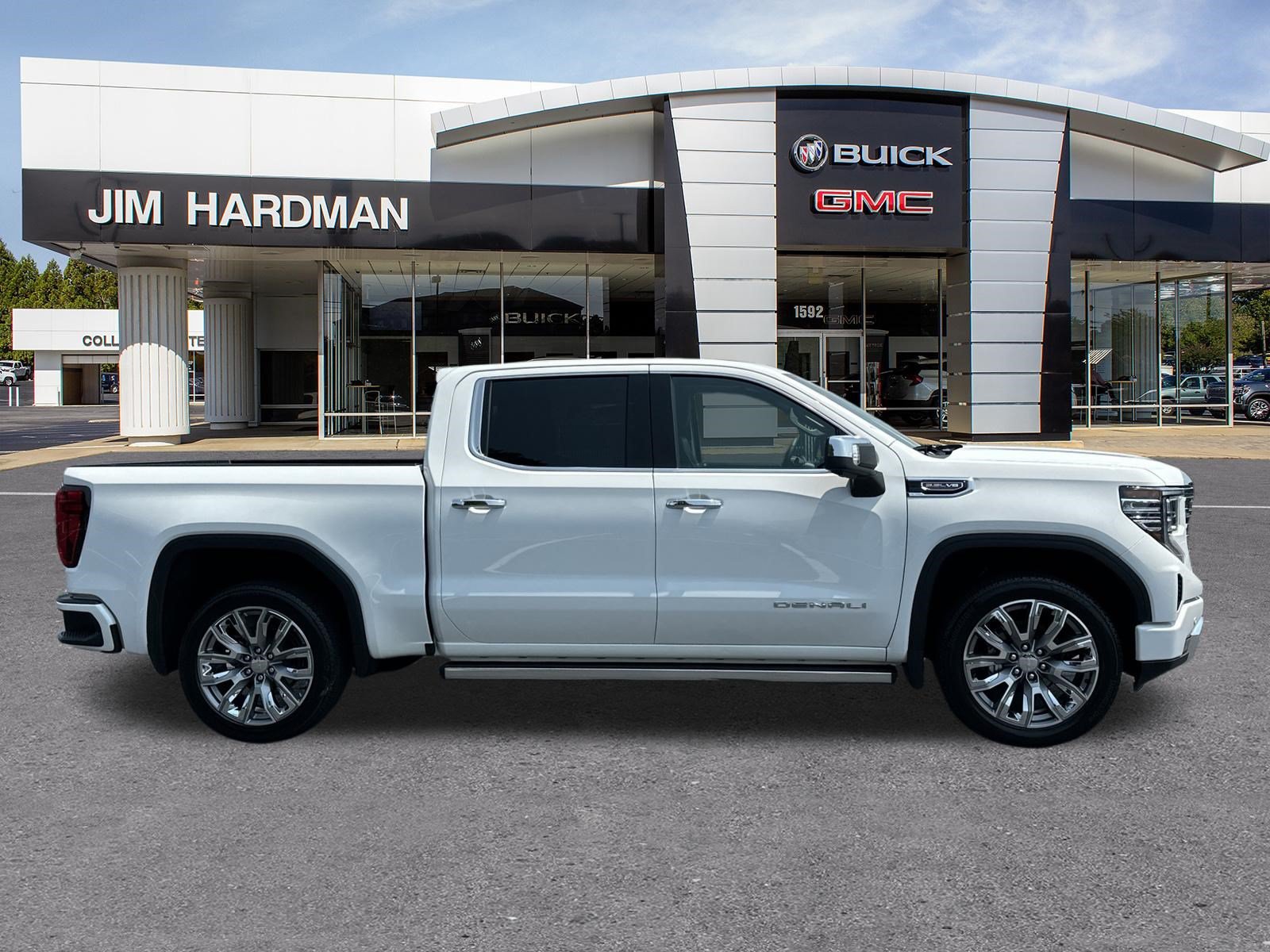 Used 2024 GMC Sierra 1500 Denali w/ Denali Reserve Package AWD/4WD image 9