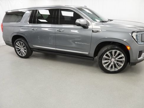Used 2021 GMC Yukon XL Denali w/ Denali Premium Package AWD/4WD image 5