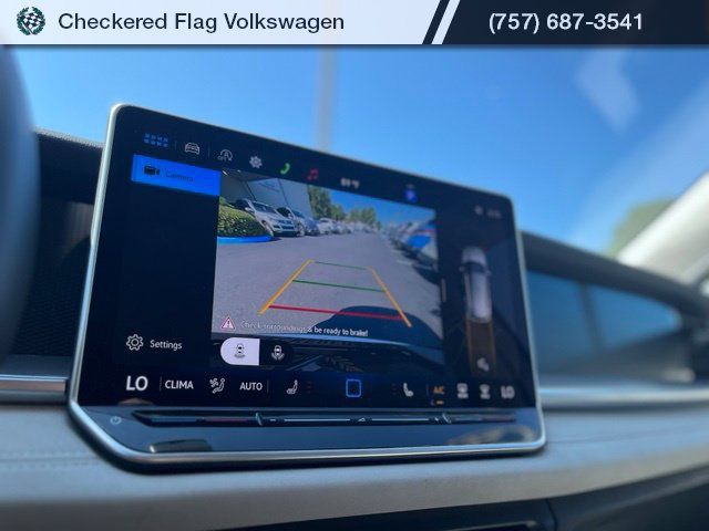 Used 2025 Volkswagen Tiguan SE FWD image 37