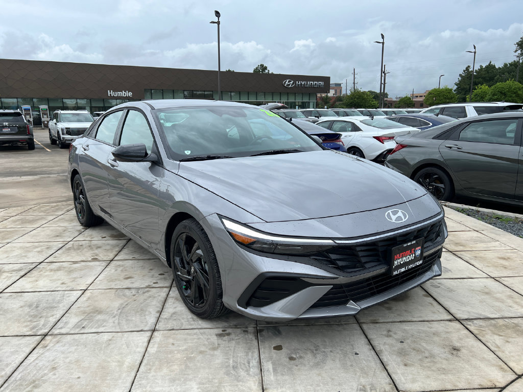 Certified 2026 Hyundai Elantra Sport FWD image 3