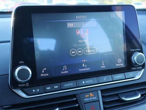 Used 2024 Nissan Altima 2.5 SV image 5