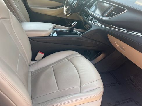 Used 2018 Buick Enclave Essence AWD/4WD image 17