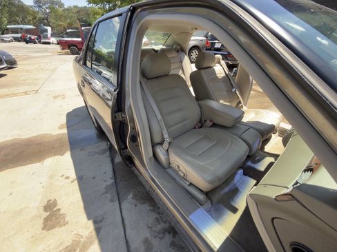 Used 2003 Cadillac De Ville w/ Comfort & Convenience Package image 66