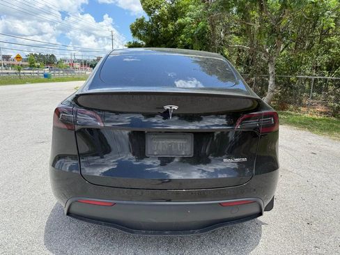 Used 2022 Tesla Model Y Performance AWD/4WD image 9
