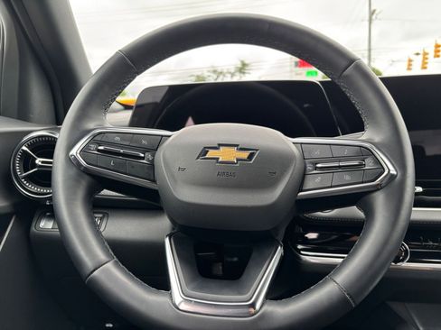 Used 2025 Chevrolet Equinox LT FWD image 28