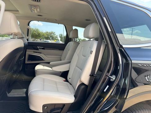 Used 2025 Kia Telluride EX w/ EX Captain's Chair Package FWD image 13