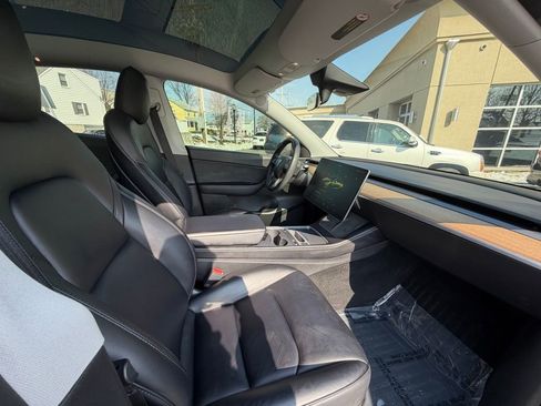 Used 2022 Tesla Model Y Performance image 17