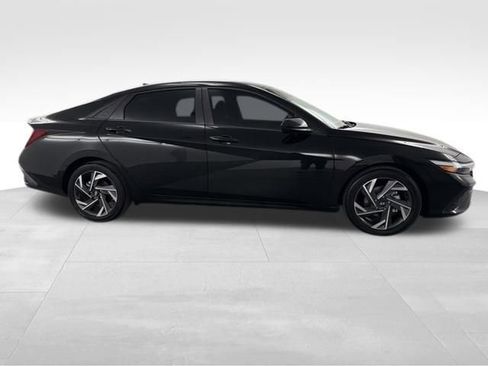 Certified 2025 Hyundai Elantra Sport image 10