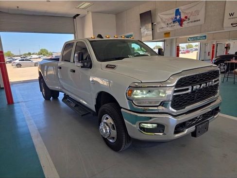 Used 2024 RAM 3500 Tradesman w/ Chrome Appearance Group AWD/4WD image 6