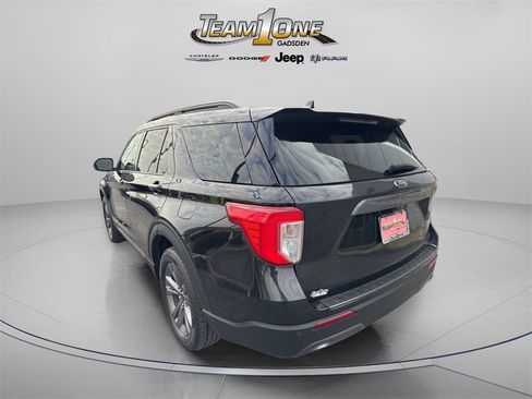 Used 2021 Ford Explorer XLT w/ Equipment Group 202A image 7