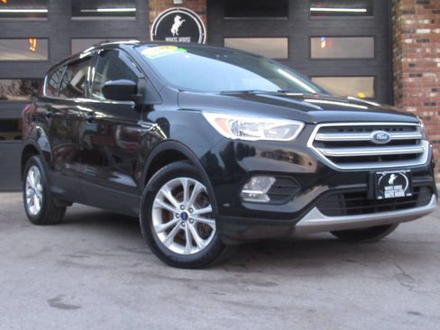 Used 2017 Ford Escape SE AWD/4WD image 2