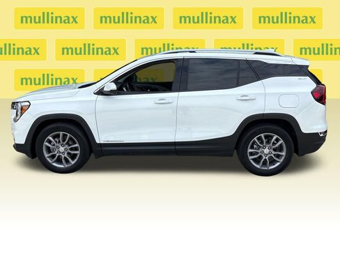 Used 2022 GMC Terrain SLT w/ Tech Package FWD image 10