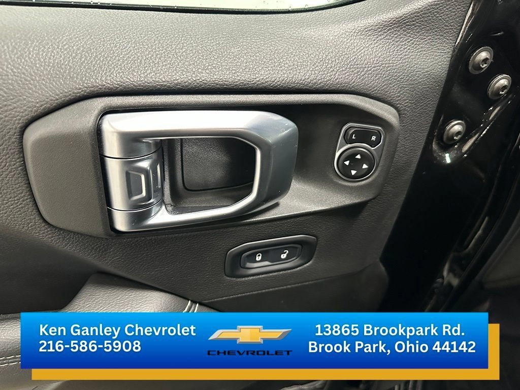 Used 2022 Jeep Wrangler Unlimited Sahara w/ LED Lighting Group AWD/4WD image 8