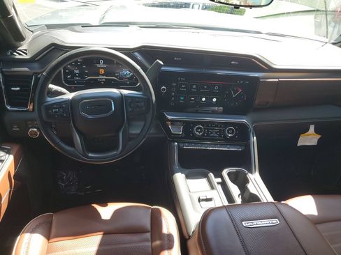 Certified 2025 GMC Sierra 2500 Denali Ultimate AWD/4WD image 17