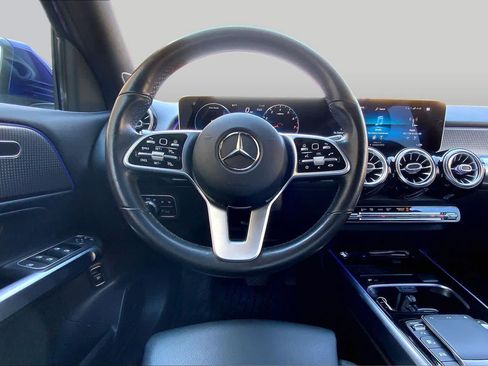 Used 2021 Mercedes-Benz GLB 250 4MATIC image 6
