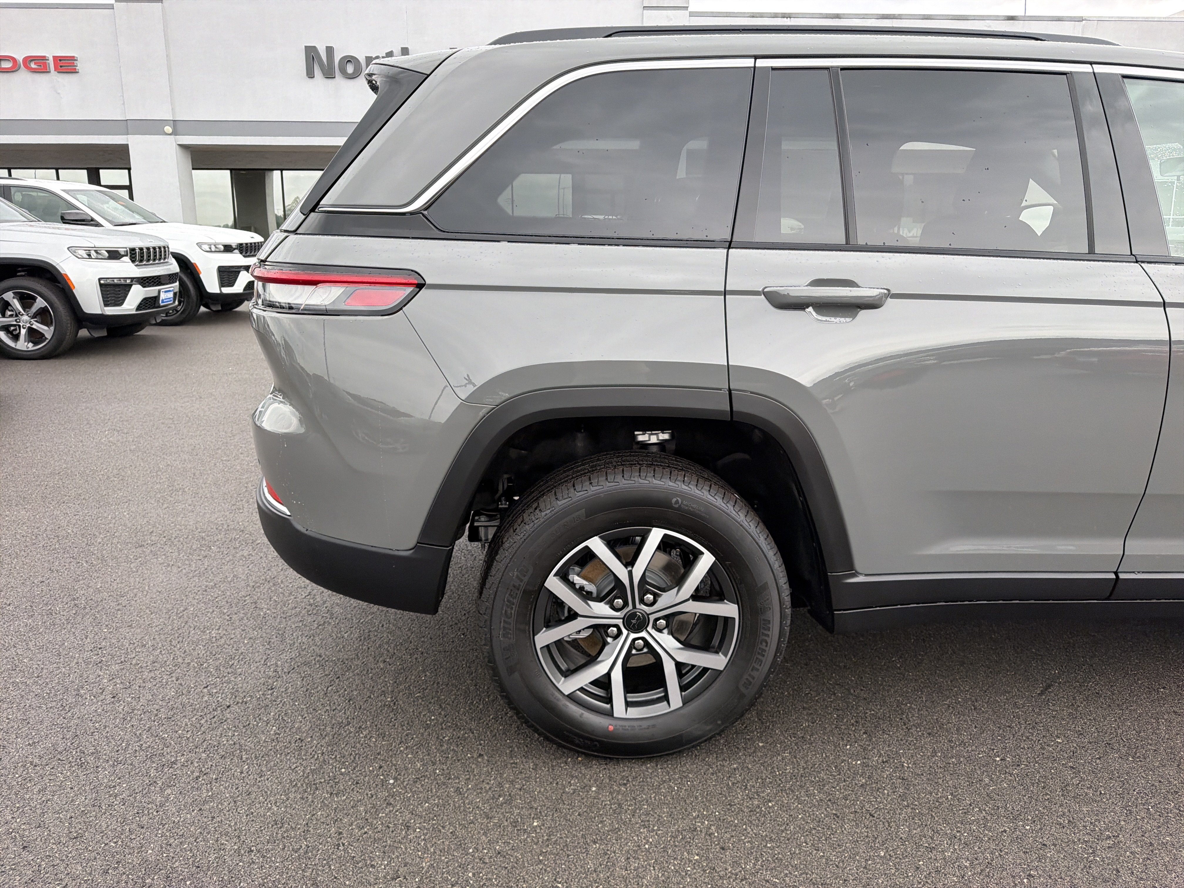 New 2027 Jeep Grand Cherokee Laredo X AWD/4WD image 6