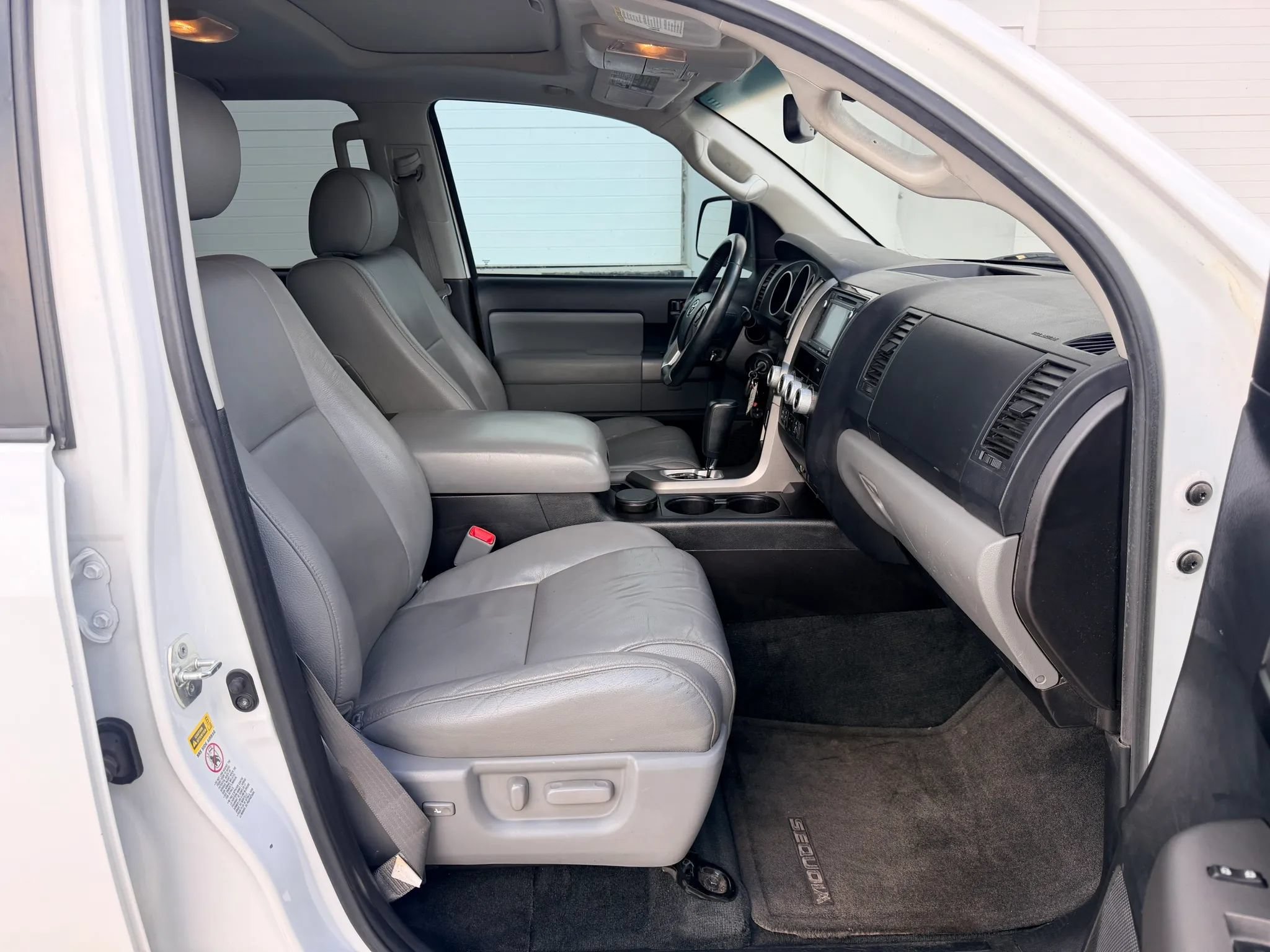 Used 2016 Toyota Sequoia SR5 w/ Premium Package AWD/4WD image 17