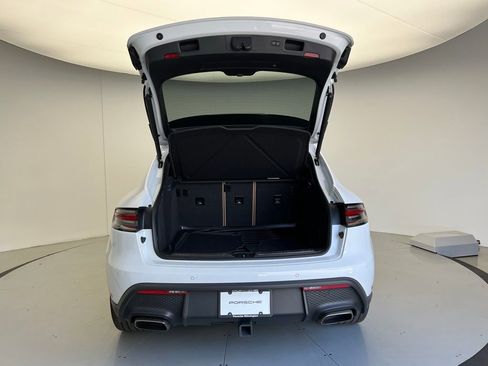 Certified 2023 Porsche Macan AWD/4WD image 20