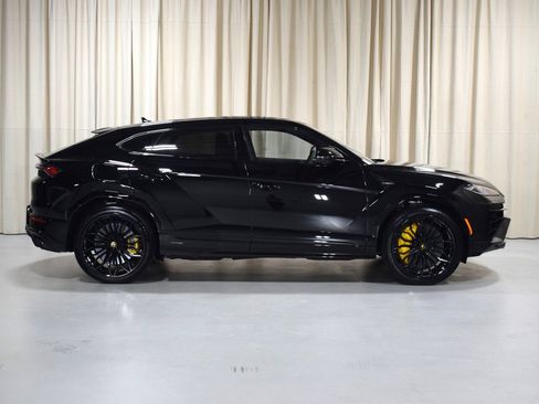 Used 2025 Lamborghini Urus SE image 14