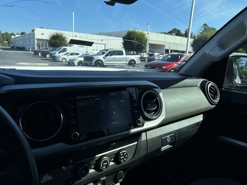 Used 2020 Toyota Tacoma SR5 RWD image 40