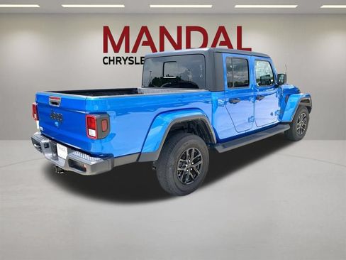 Used 2023 Jeep Gladiator Sport AWD/4WD image 5