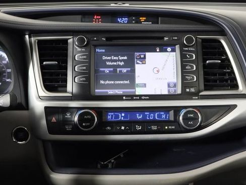 Used 2019 Toyota Highlander XLE AWD/4WD image 29