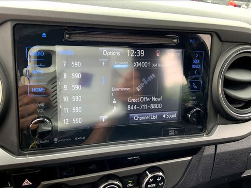 Used 2018 Toyota Tacoma TRD Sport w/ Technology Package RWD image 31