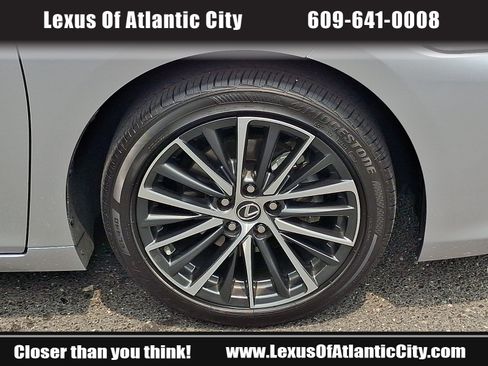 Used 2025 Lexus ES 300h w/ Premium Package FWD image 8