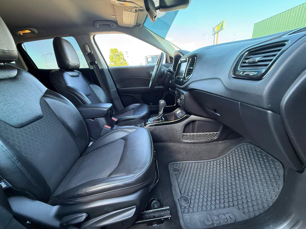 Used 2020 Jeep Compass Latitude FWD image 31