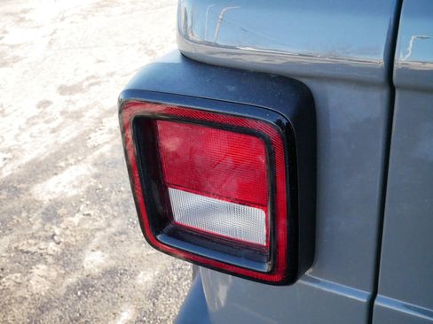 Used 2023 Jeep Wrangler Sport image 17