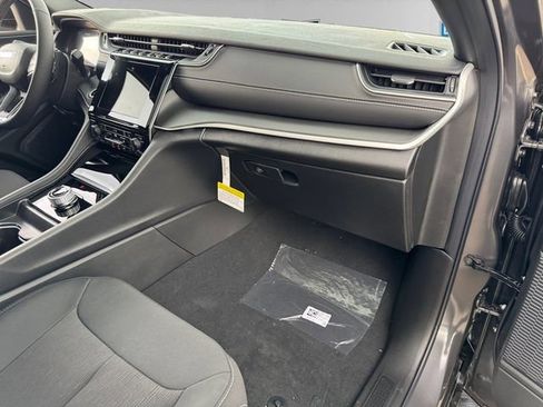 New 2025 Jeep Grand Cherokee Laredo X w/ Luxury Tech Group I image 12