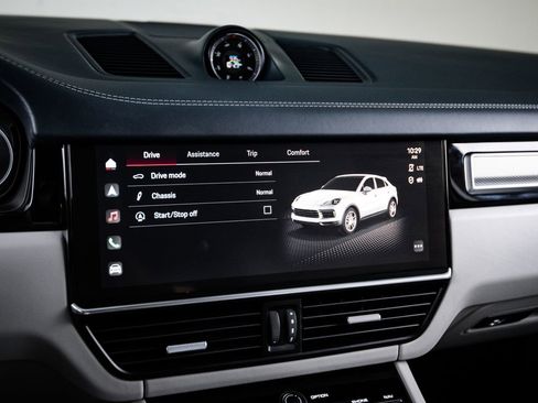 Certified 2023 Porsche Cayenne Platinum Edition AWD/4WD image 18