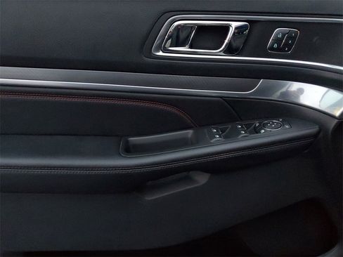 Used 2016 Ford Explorer Sport w/ Equipment Group 401A image 11