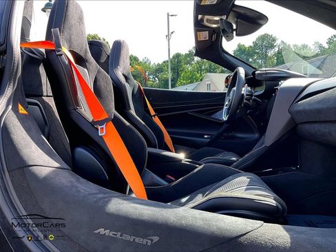 Used 2026 McLaren 750S Spider RWD image 8