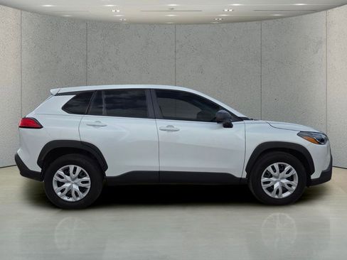 Used 2025 Toyota Corolla Cross L FWD image 2